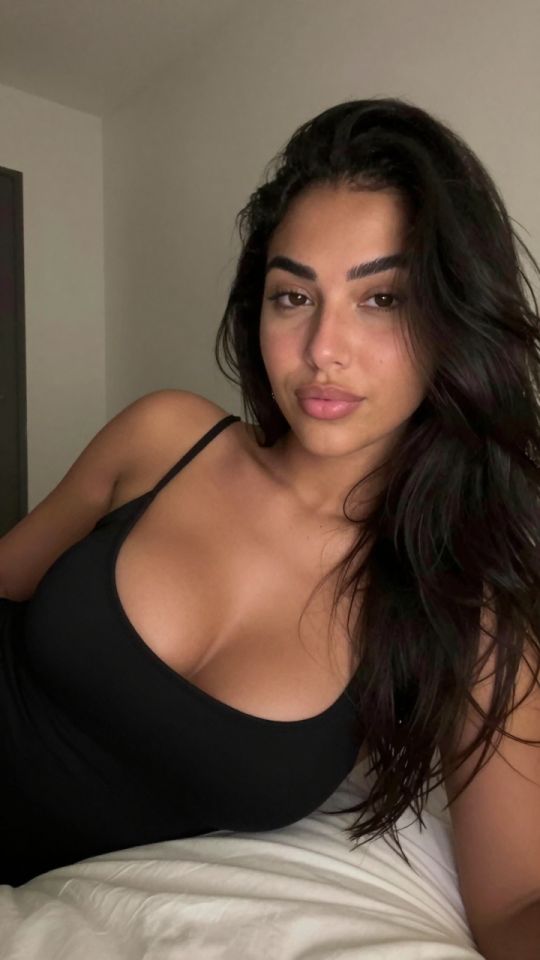 She Gets DP While Sucking (HD)